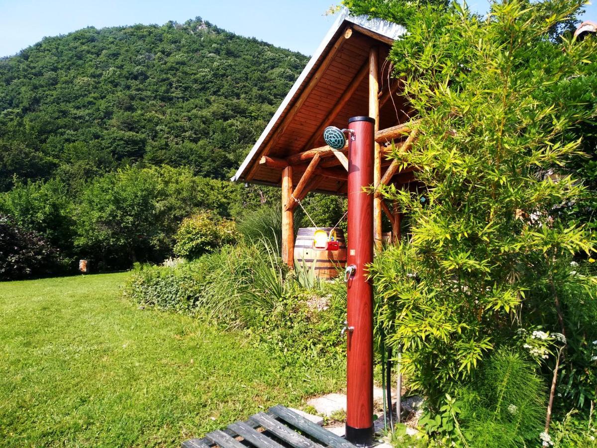 فيلا Na Okic - A Private Forest Oasis Sveti Martin pod Okicem المظهر الخارجي الصورة